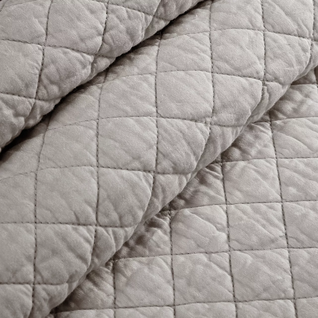 Ava Gray Diamond-Quilted Full/Queen 3-Piece Quilt Set 4 Ava Gray Diamond-Quilted Full/Queen 3-Piece Quilt Set - Image 4
