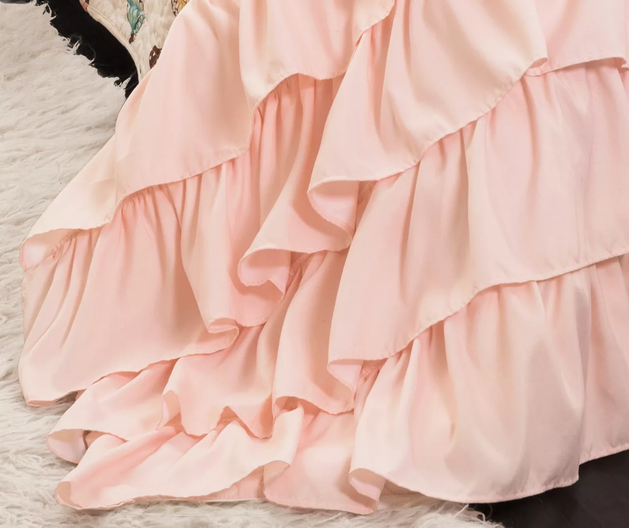 White & Pink Flutter Butterfly Ruffle Full/Queen 3-Piece Quilt Set 5 White & Pink Flutter Butterfly Ruffle Full/Queen 3-Piece Quilt Set - Image 5