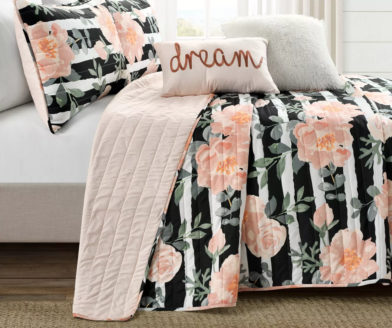 Amara Rose Stripe Reversible 5-Piece Quilt Set 2 Amara Rose Stripe Reversible 5-Piece Quilt Set - Image 2