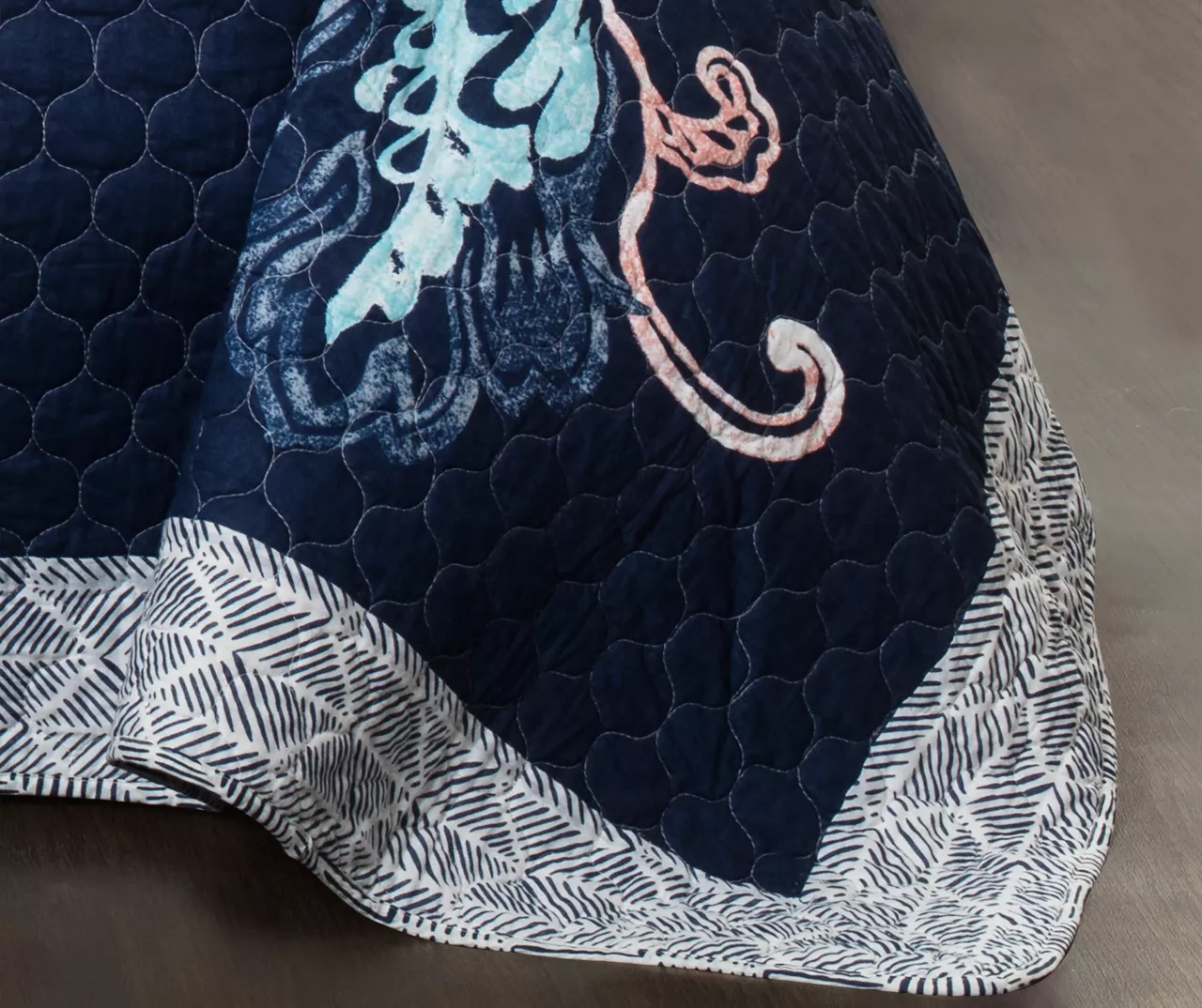 Aster Floral Reversible 3-Piece Quilt Set 4 Aster Floral Reversible 3-Piece Quilt Set - Image 4