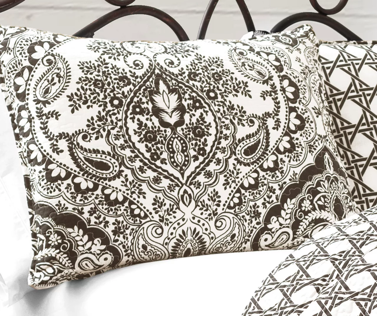 Aubree Arabesque Reversible 3-Piece Quilt Set 11 Aubree Arabesque Reversible 3-Piece Quilt Set - Image 11