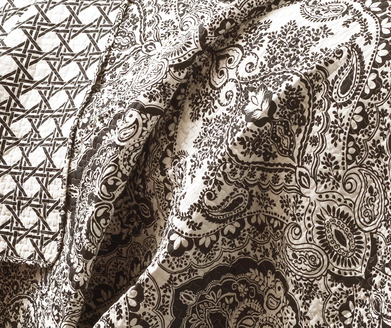 Aubree Arabesque Reversible 3-Piece Quilt Set 13 Aubree Arabesque Reversible 3-Piece Quilt Set - Image 13