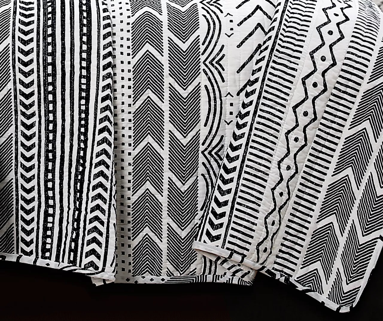 Hygge Black & White Geometric Reversible King 3-Piece Quilt Set 7 Hygge Black & White Geometric Reversible King 3-Piece Quilt Set - Image 7