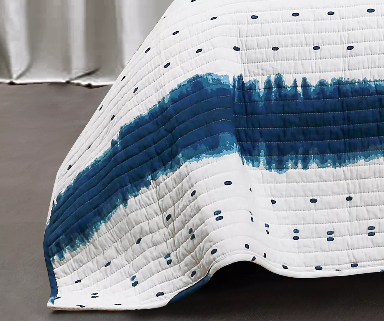 Jane White & Navy Shibori Tie-Dye Reversible King 3-Piece Quilt Set 8 Jane White & Navy Shibori Tie-Dye Reversible King 3-Piece Quilt Set - Image 8