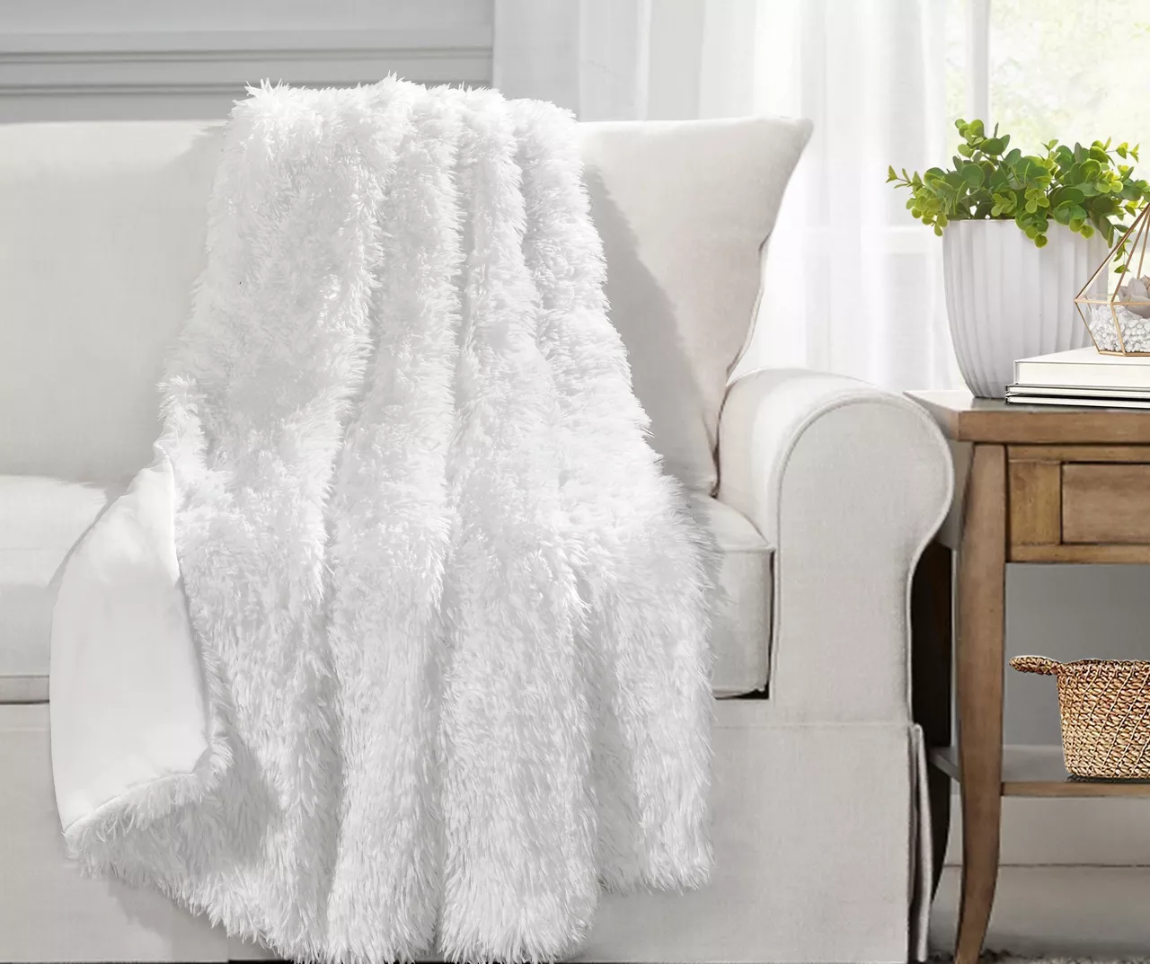 Emma White Faux Fur Throw, (50" X 60") 1 Emma White Faux Fur Throw, (50" X 60")