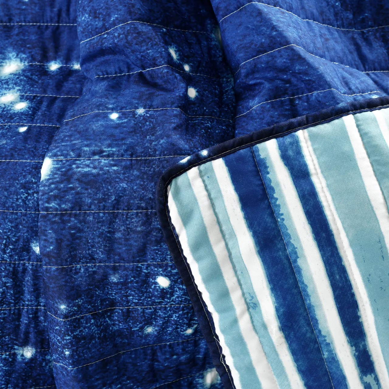 Navy & White Stars Ombre Quilted Throw, (50" X 60") 4 Navy & White Stars Ombre Quilted Throw, (50" X 60") - Image 4