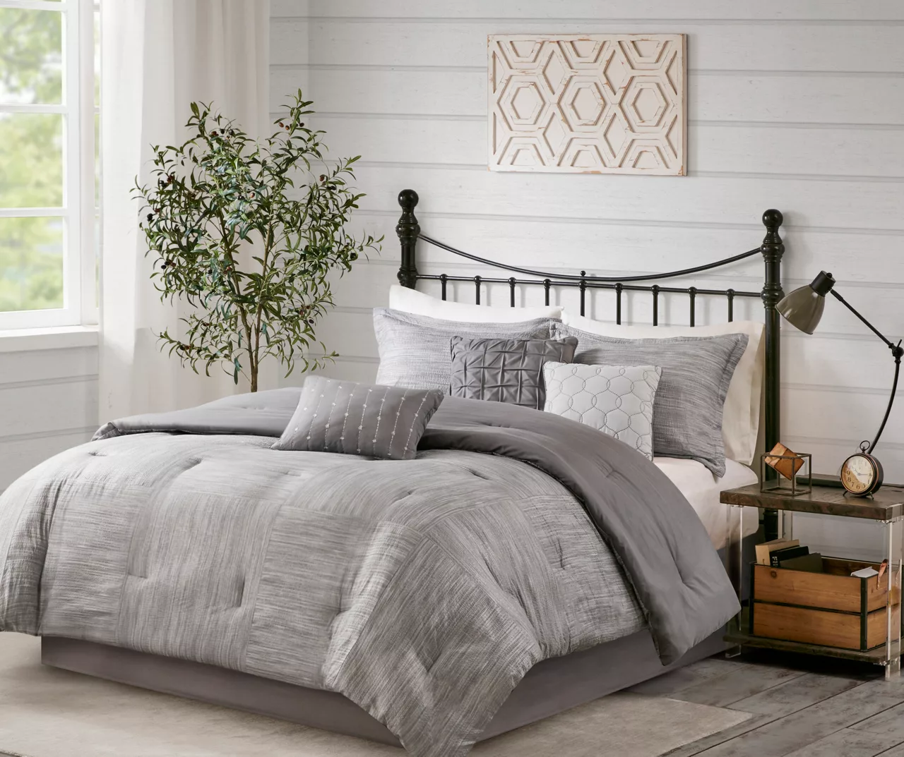 Kelan Gray Streak Patchwork Seersucker Queen 7-Piece Comforter Set 2 Kelan Gray Streak Patchwork Seersucker Queen 7-Piece Comforter Set - Image 2