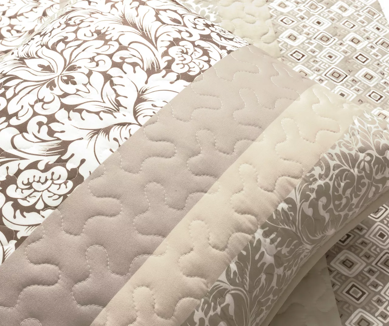 Tan & Beige Bohemian Pattern Stripe Reversible Full/Queen 3-Piece Quilt Set 5 Tan & Beige Bohemian Pattern Stripe Reversible Full/Queen 3-Piece Quilt Set - Image 5