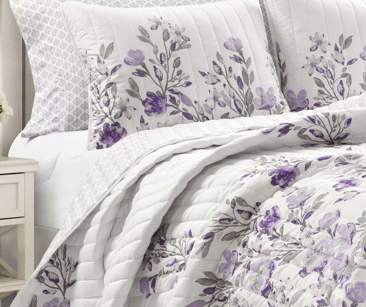 Lush Decor Tanisha Floral Reversible 5-Piece Quilt Set 20 Lush Decor Tanisha Floral Reversible 5-Piece Quilt Set - Image 20