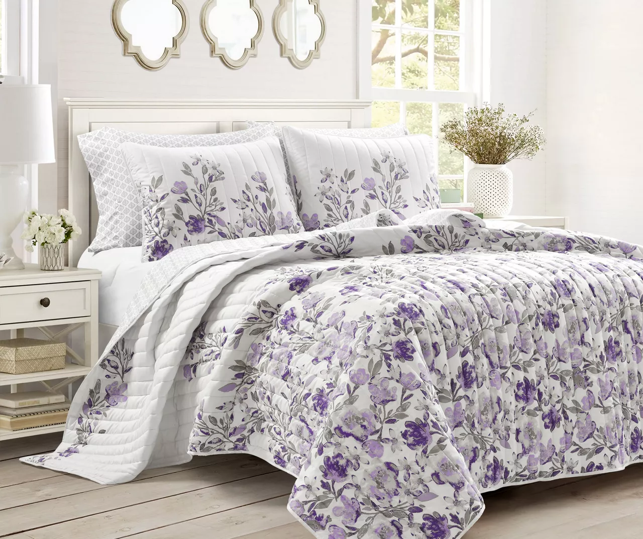 Lush Decor Tanisha Floral Reversible 5-Piece Quilt Set 3 Lush Decor Tanisha Floral Reversible 5-Piece Quilt Set - Image 3