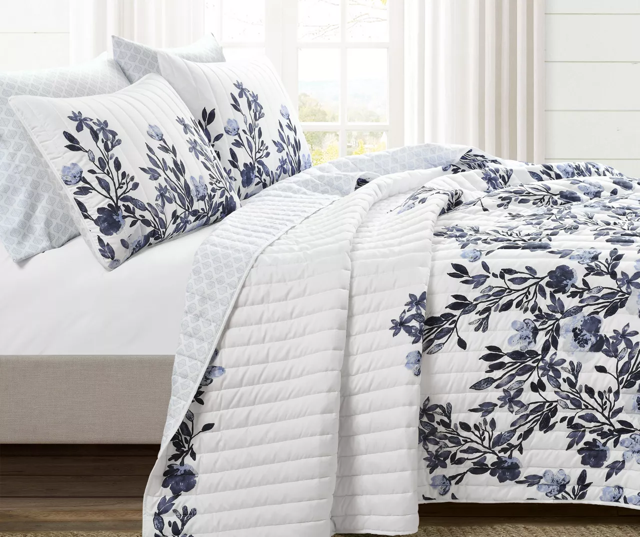Lush Decor Tanisha Floral Reversible 5-Piece Quilt Set 5 Lush Decor Tanisha Floral Reversible 5-Piece Quilt Set - Image 5