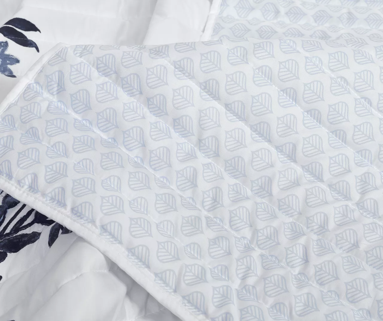 Lush Decor Tanisha Floral Reversible 5-Piece Quilt Set 8 Lush Decor Tanisha Floral Reversible 5-Piece Quilt Set - Image 8