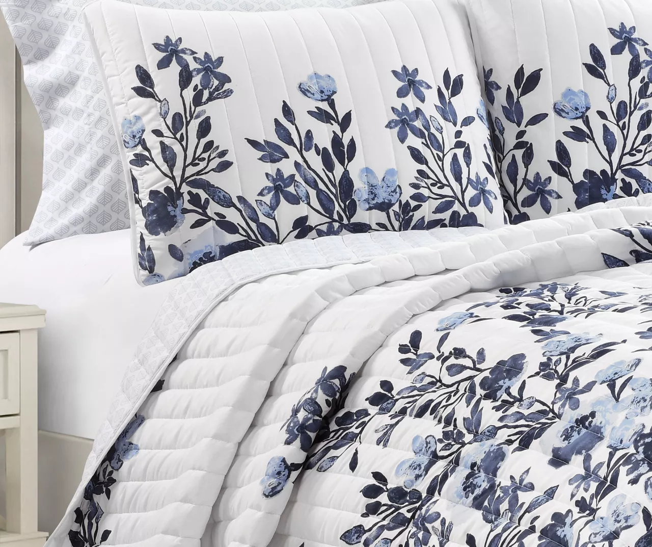 Lush Decor Tanisha Floral Reversible 5-Piece Quilt Set 13 Lush Decor Tanisha Floral Reversible 5-Piece Quilt Set - Image 13
