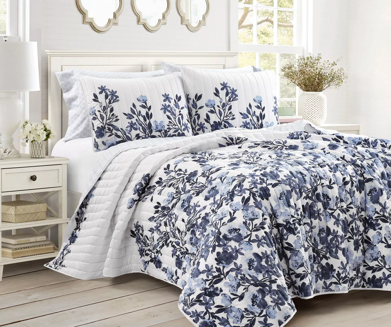 Lush Decor Tanisha Floral Reversible 5-Piece Quilt Set 2 Lush Decor Tanisha Floral Reversible 5-Piece Quilt Set - Image 2