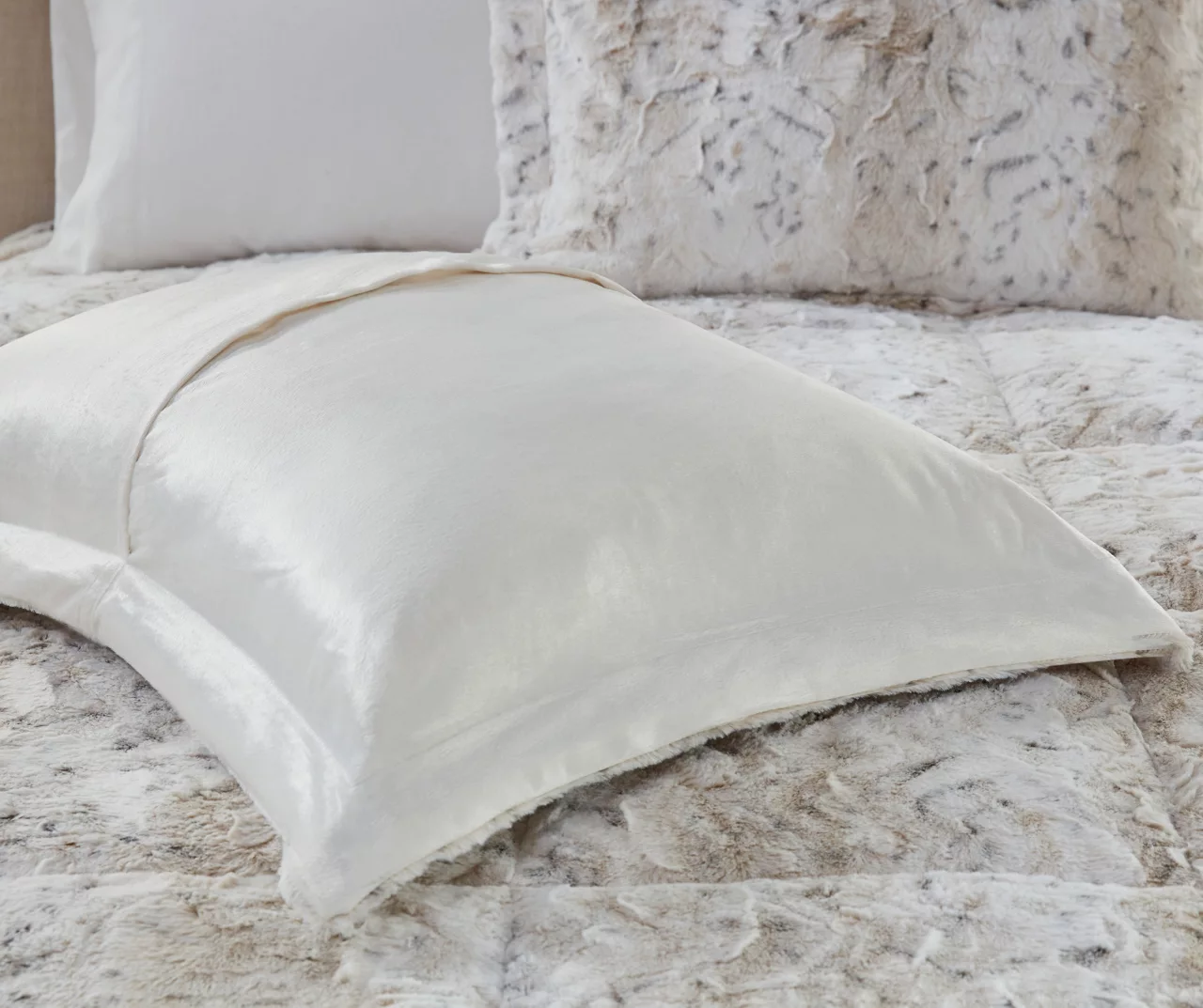 Marselle Leopard Print Faux Fur 4-Piece Comforter Set 15 Marselle Leopard Print Faux Fur 4-Piece Comforter Set - Image 15