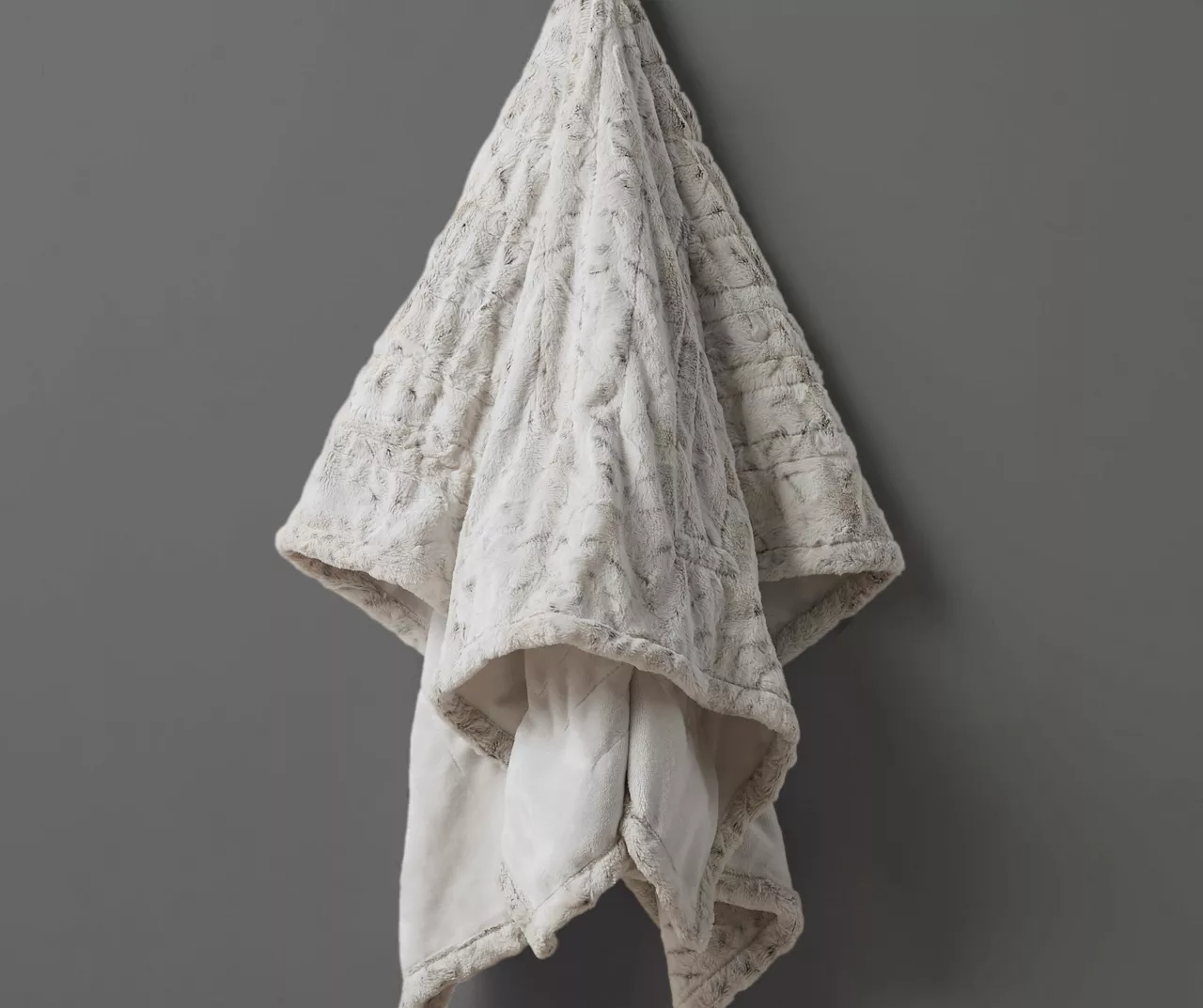 Marselle Faux Fur Heated Wrap, (50" X 64") 4 Marselle Faux Fur Heated Wrap, (50" X 64") - Image 4