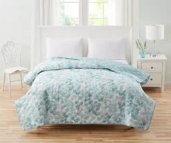 White & Green Leaf Microfiber Quilt